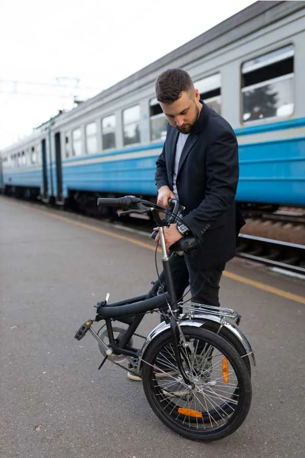 zložljivo-e-kolo-za-vlak